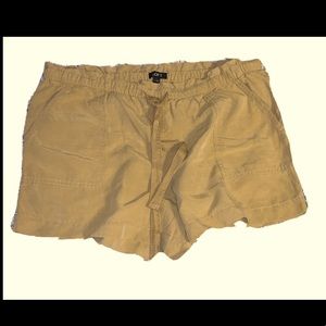LOFT Khaki Cargo type shorts, L